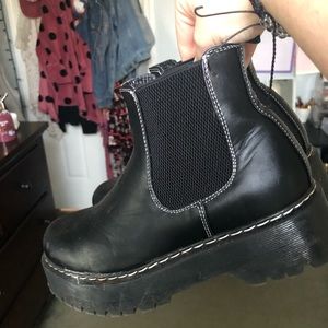 Platform black boots